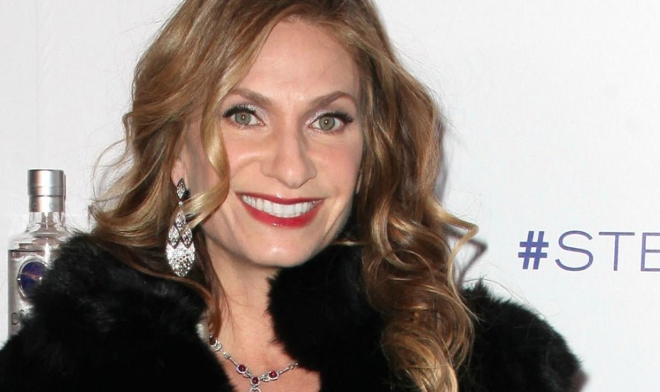 Gloss 48: Real Housewife carries Jao in her purse - Jao Brand