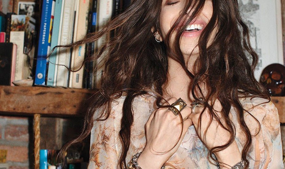 Vogue's Pamela Love takes Goe Oil on vacation! - Jao Brand